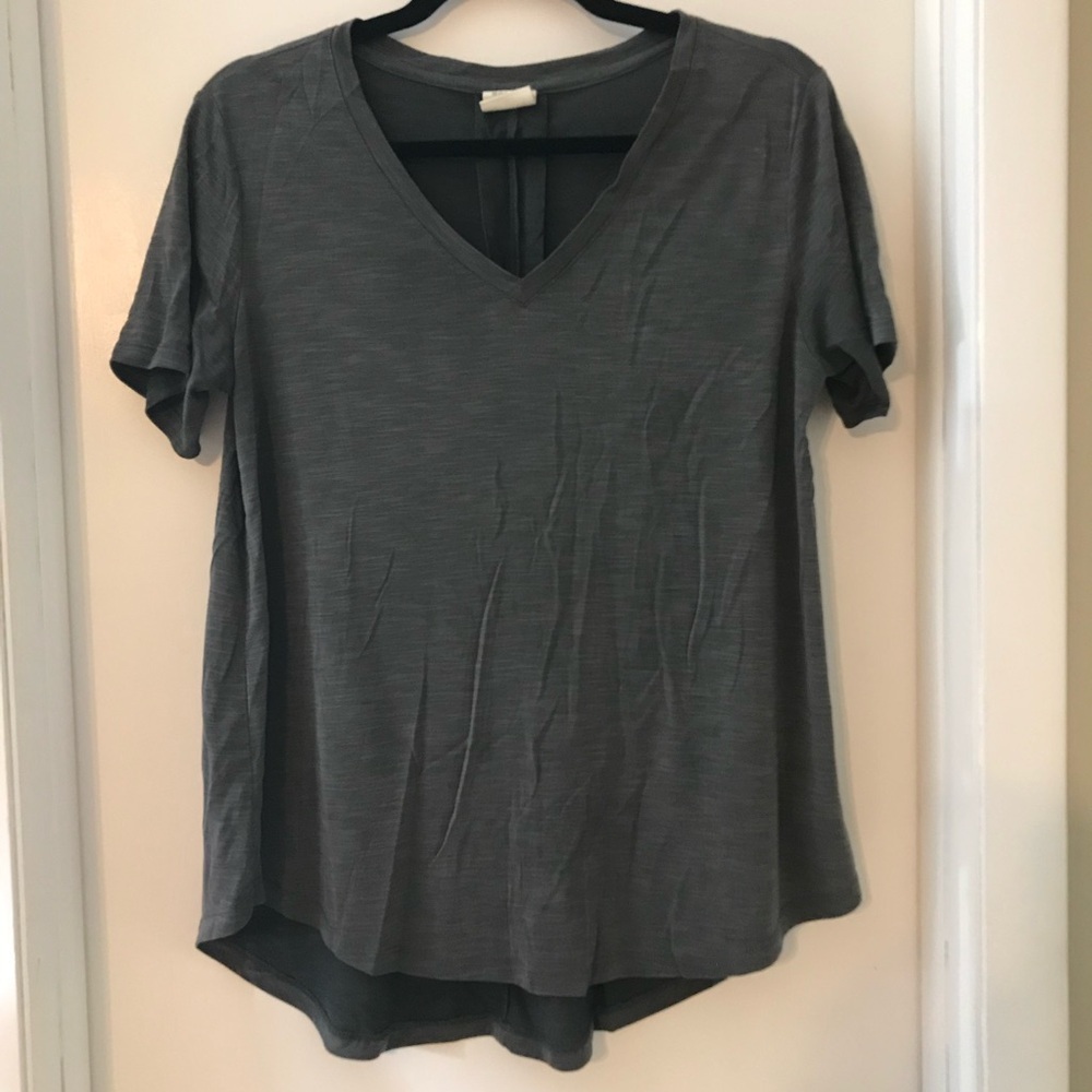 ✨✨5/$10✨✨ Mod Ref Top Blouse Size S Gray Color Never Worn